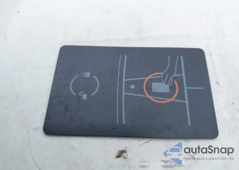 2022 Tesla Model Y Long Range Dual Motor All-Wheel Drive z USA, uszkodzony, nr VIN 7SAYGAEE2NF570912